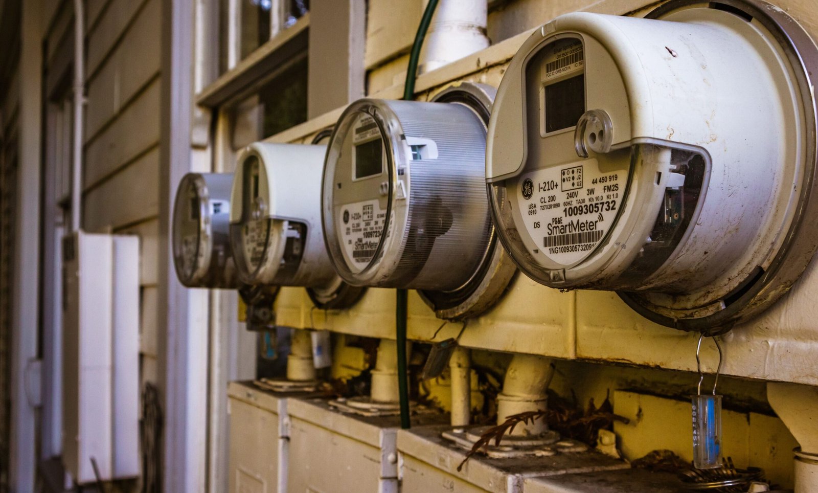 Empresas eléctricas bajo amenaza: multas de B/.20 millones e intervenciones por mal servicio - Panamá y Centroamérica