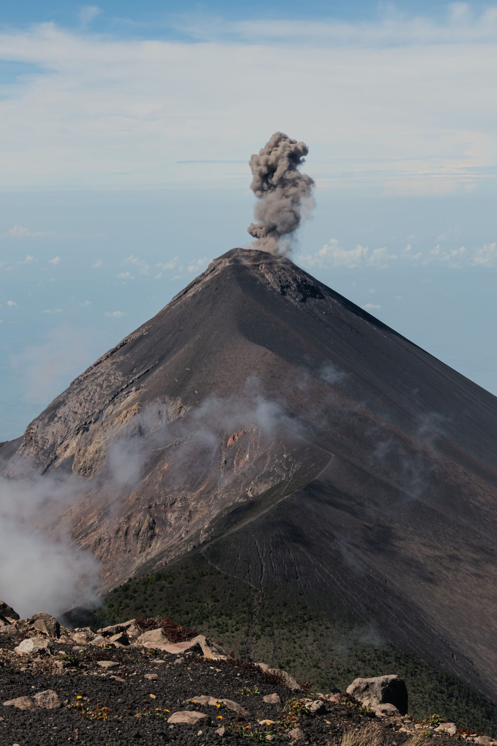 Guatemala enfrenta una nueva prueba mientras el volcán de Fuego mantiene en alerta a miles de personas - Panamá y Centroamérica